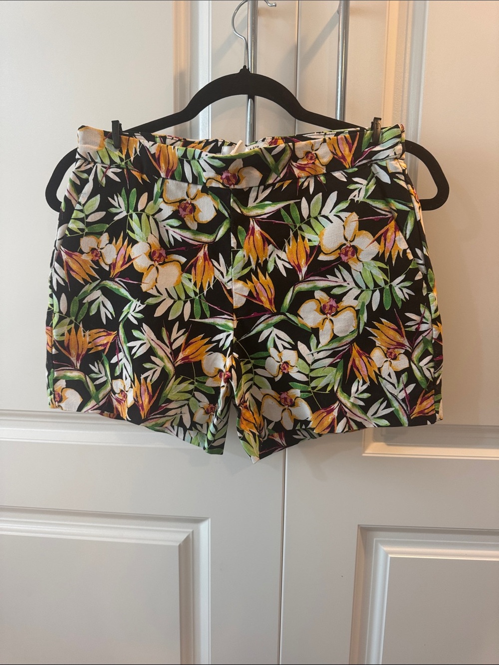 White House Black Market Floral Black Tropical Print Women's Shorts